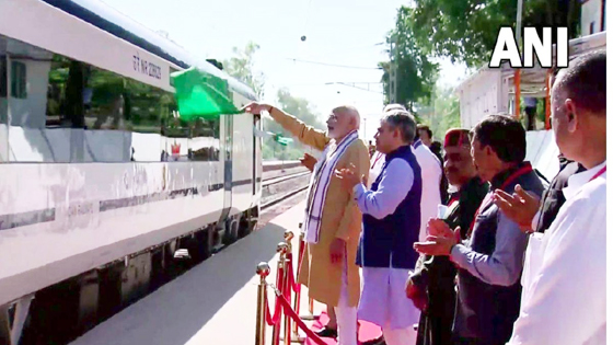 प्रधानमंत्री मोदी ने ऊना से चौथी वंदे भारत एक्‍सप्रेस ट्रेन को दिखाई हरी झंडी, सवा पांच घंटे में पहुंचेंगे दिल्‍ली