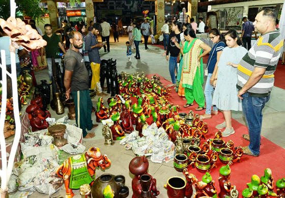 दीपावली महोत्सव बना लोगों के आकर्षण का केन्द्र
