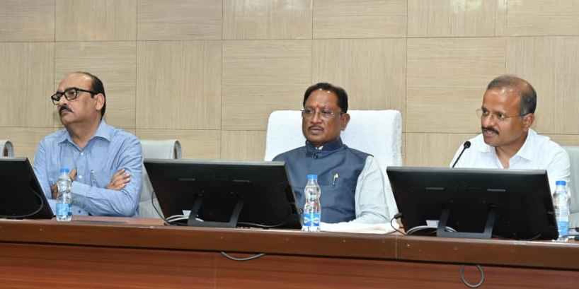 मुख्यमंत्री श्री विष्णु देव साय ने की विभागीय सचिवों और विभागाध्यक्षों के साथ मैराथन बैठक