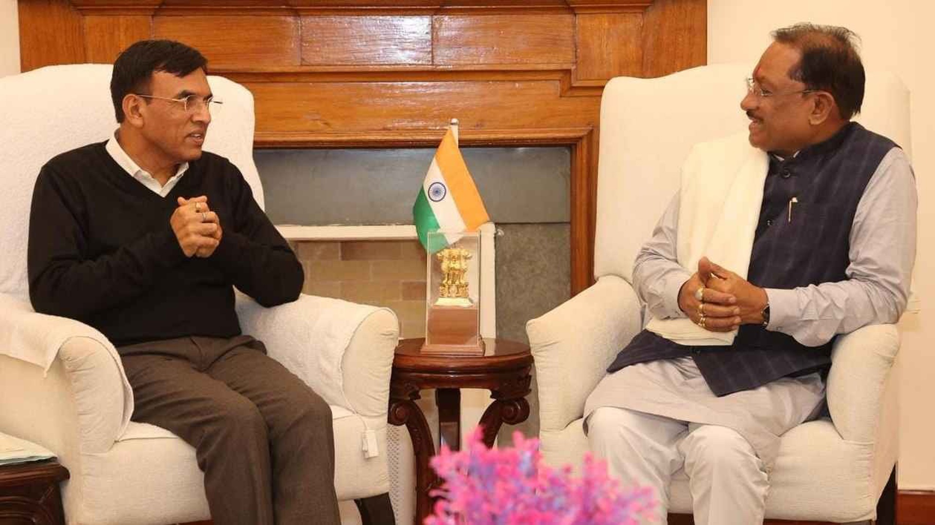 मुख्यमंत्री श्री विष्णु देव साय ने केंद्रीय मंत्री श्री मनसुख मांडविया से की भेंट