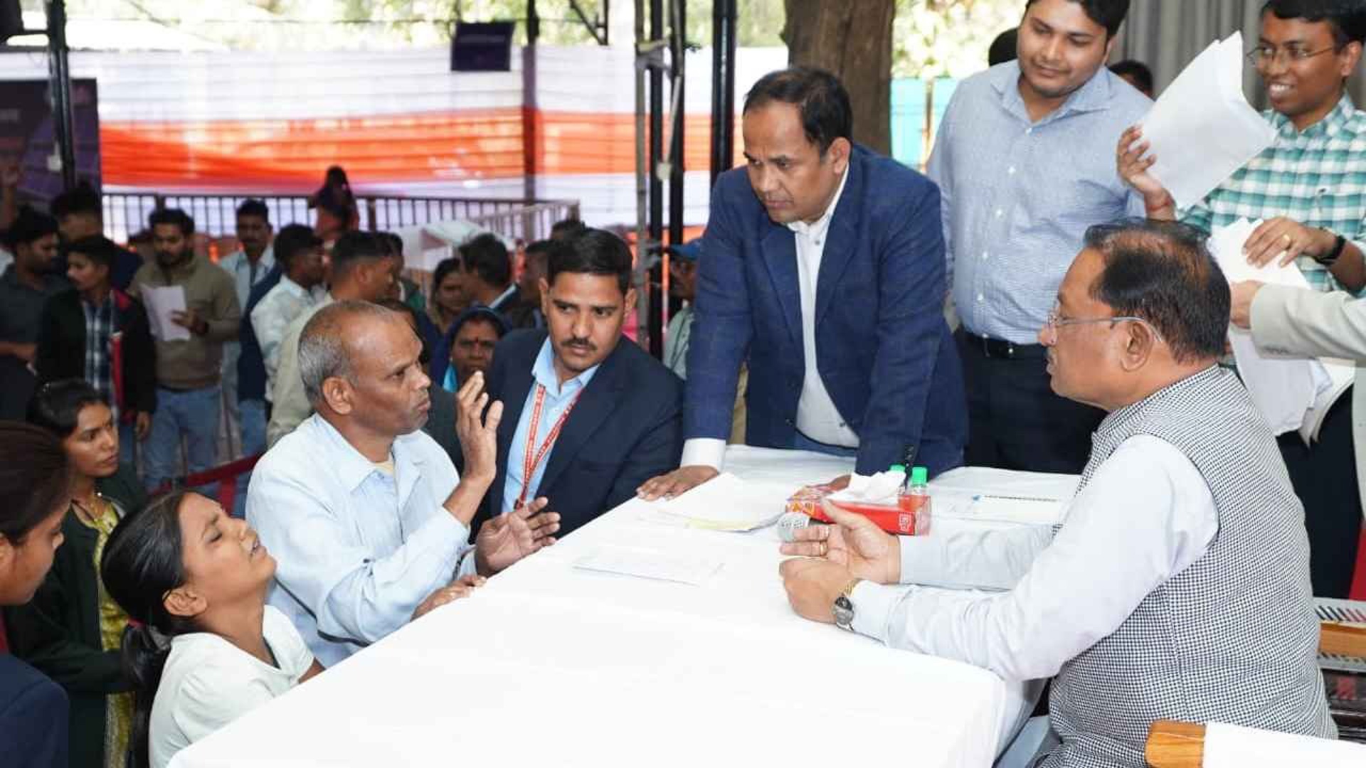 मुख्यमंत्री श्री विष्णु देव साय के निर्देश पर लकवाग्रस्त महिला को तुरंत मंजूर हुए 5 लाख रुपए, मुख्यमंत्री आर्थिक सहायता योजना से सहायता राशि की तत्काल मिली स्वीकृति