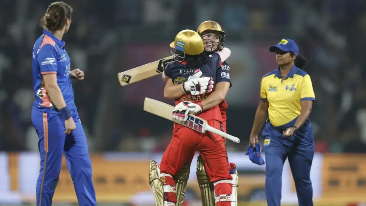 WPL 2026, MI vs RCB : सीजन के पहले मुकाबले में आरसीबी ने मुंबई को 3 विकेट से हराया, नादिन डी क्लार्क ने खेली 63 रनों की शानदार पारी