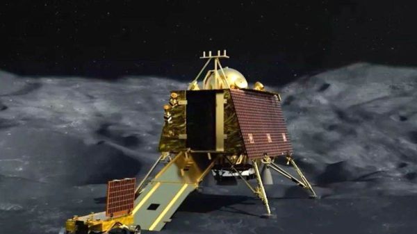 नासा के अंतरिक्ष यान ने 100 KM दूर से चंद्रमा पर विक्रम लैंडर के भेजी लेजर किरणें, रोशनी लौटी तो खुशी से झूम उठे वैज्ञानिक